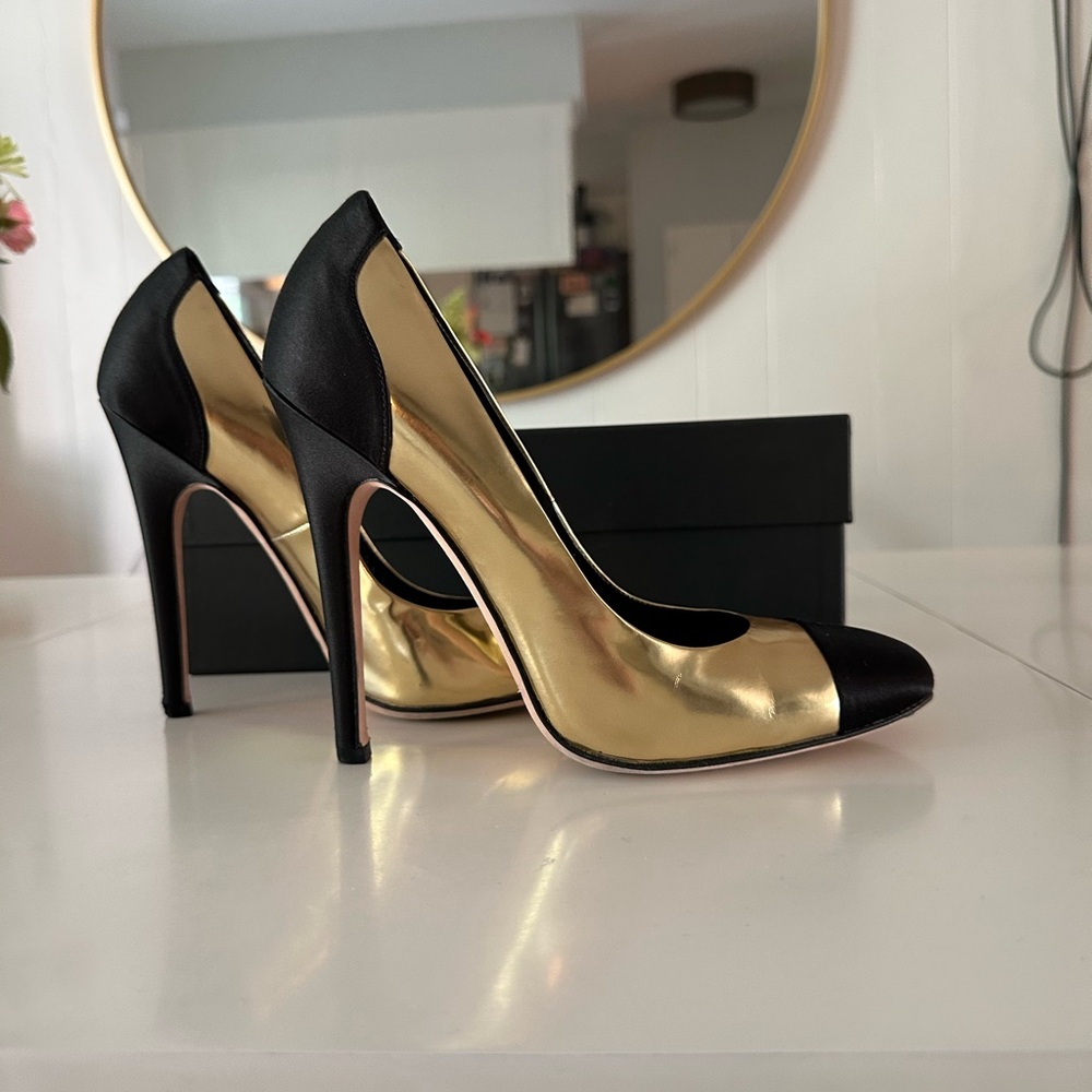 Giambattista Valli Black and Gold Heels